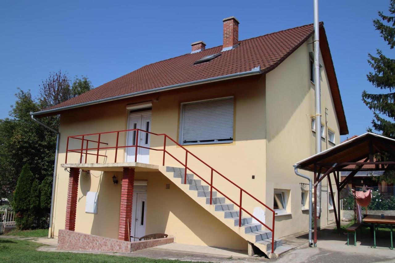 Grosses Ferienhaus Plattensee Balaton - Nyaralo Haz 6 Szobaval, 5 Fuerdoszobaval, 3000 Nm Appartement Szolad Buitenkant foto