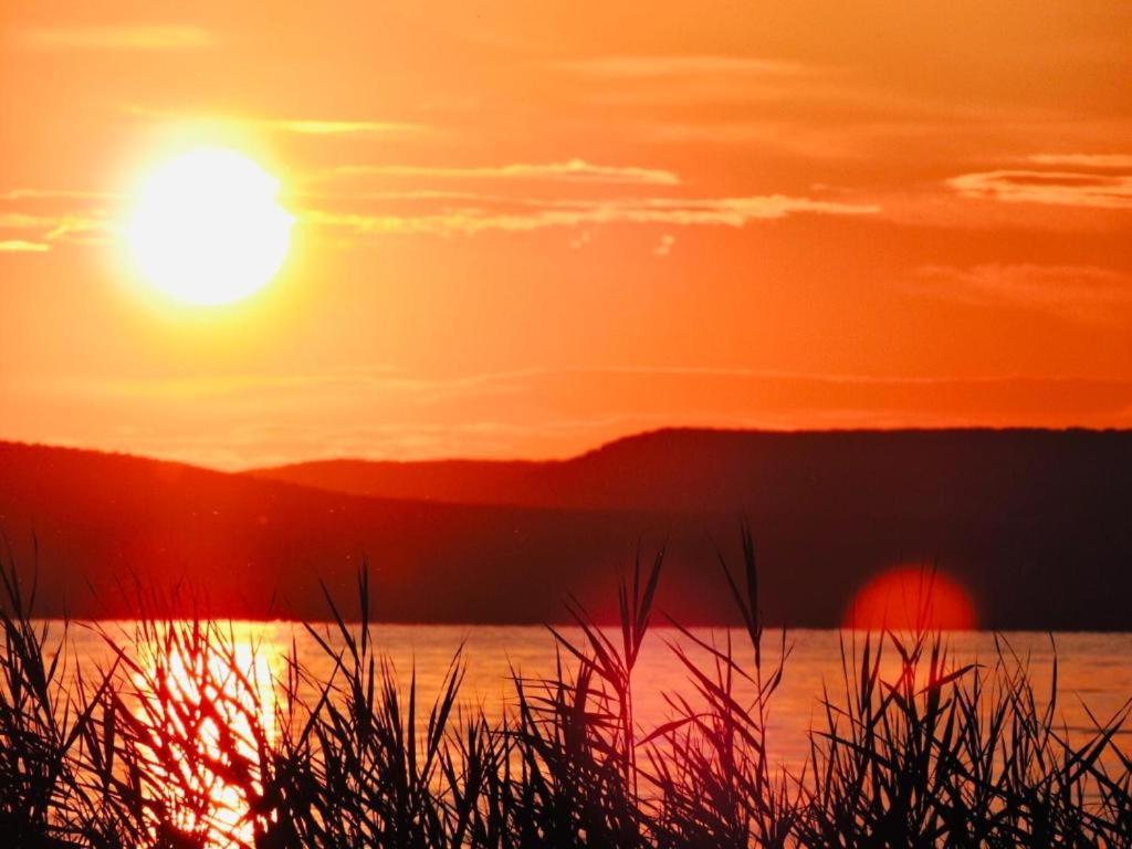 Grosses Ferienhaus Plattensee Balaton - Nyaralo Haz 6 Szobaval, 5 Fuerdoszobaval, 3000 Nm Appartement Szolad Buitenkant foto