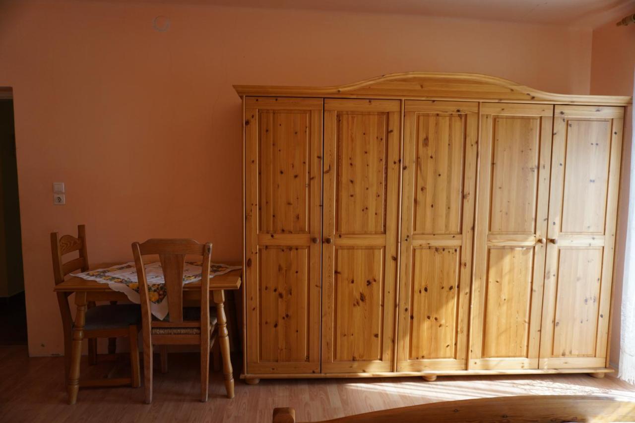 Grosses Ferienhaus Plattensee Balaton - Nyaralo Haz 6 Szobaval, 5 Fuerdoszobaval, 3000 Nm Appartement Szolad Buitenkant foto