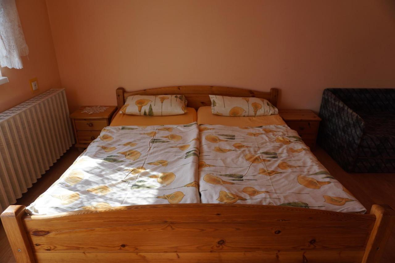 Grosses Ferienhaus Plattensee Balaton - Nyaralo Haz 6 Szobaval, 5 Fuerdoszobaval, 3000 Nm Appartement Szolad Buitenkant foto