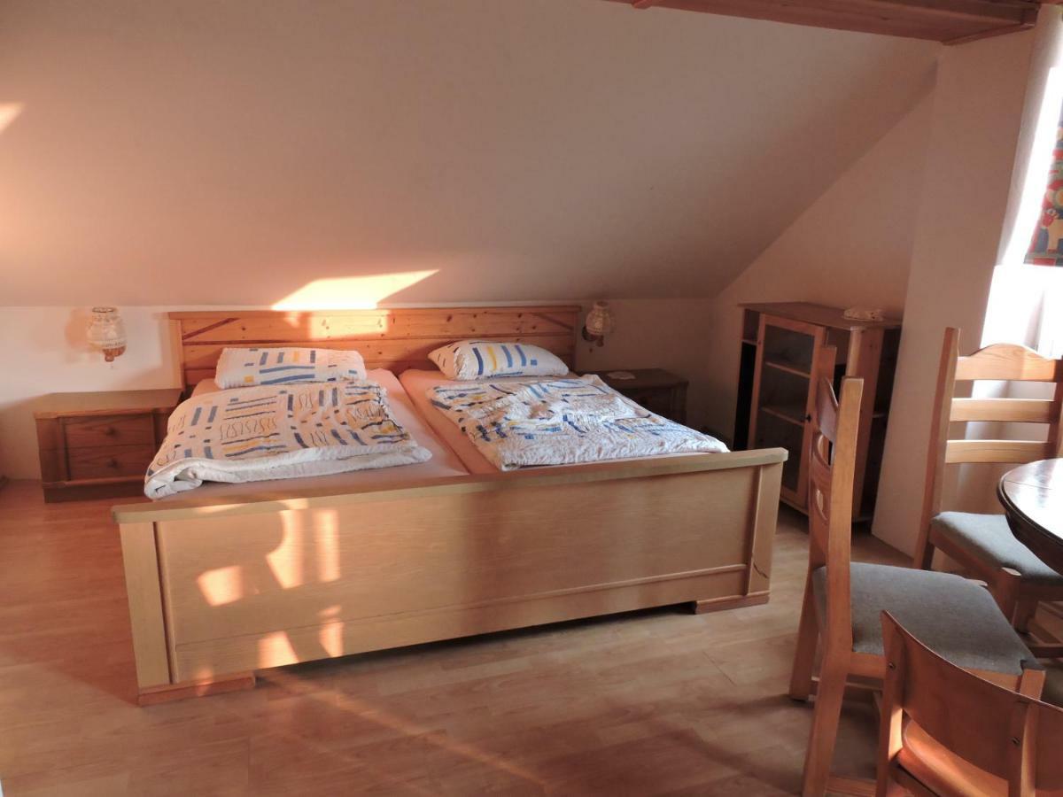 Grosses Ferienhaus Plattensee Balaton - Nyaralo Haz 6 Szobaval, 5 Fuerdoszobaval, 3000 Nm Appartement Szolad Buitenkant foto